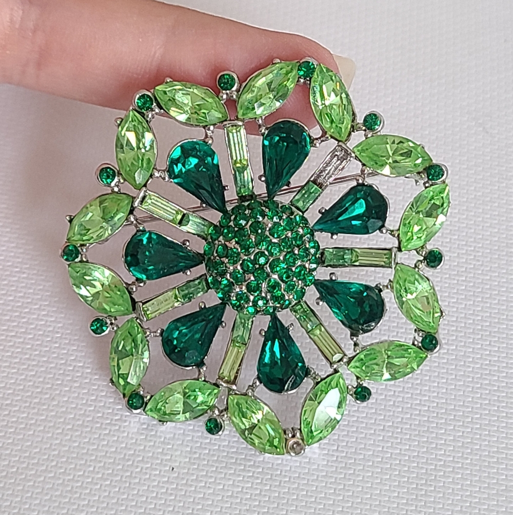 Vintage Mid Century Large Green Crystal Rhinestone Flower Statement Brooch Pin